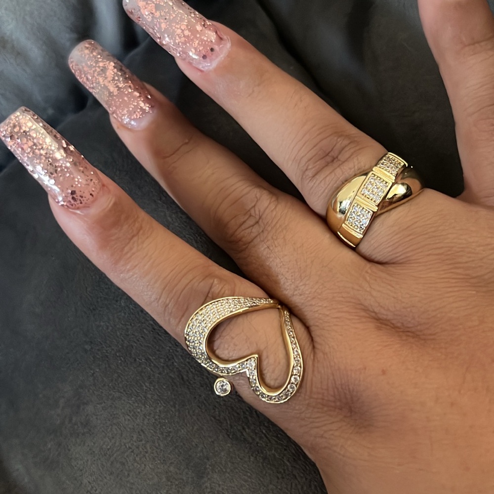 Size 7 ring golden for normal wear
